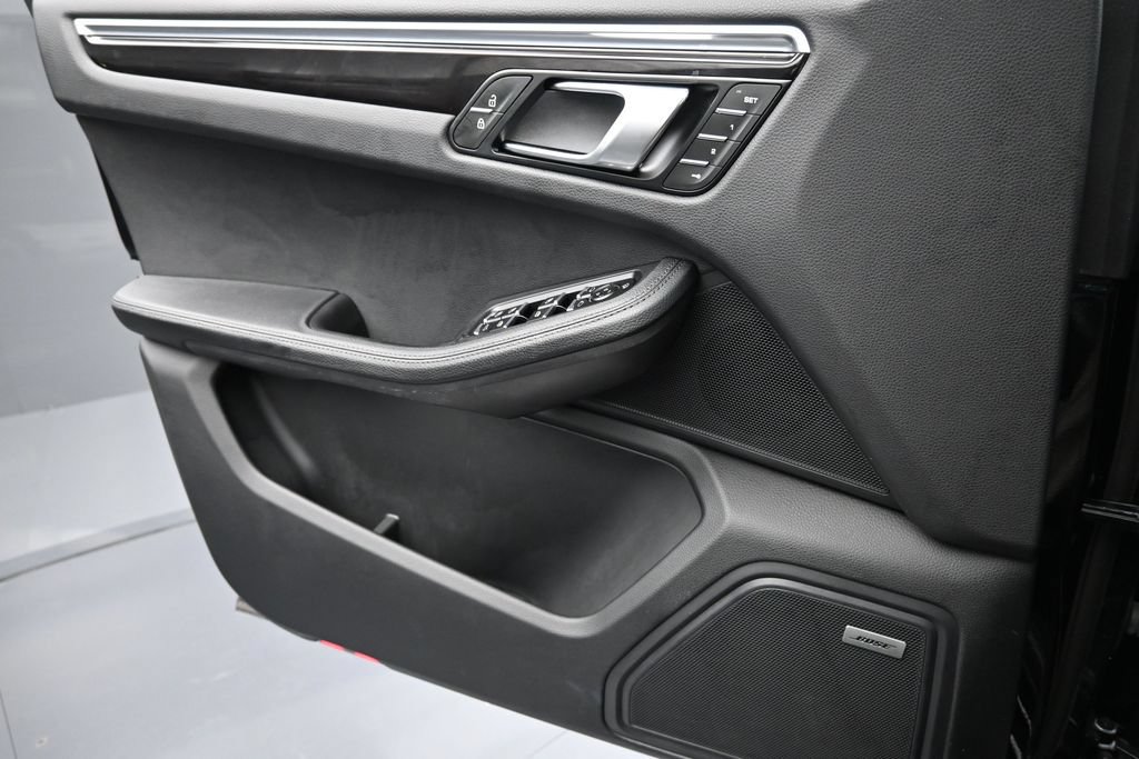 Used 2023 Porsche Macan AWD/4WD image 26