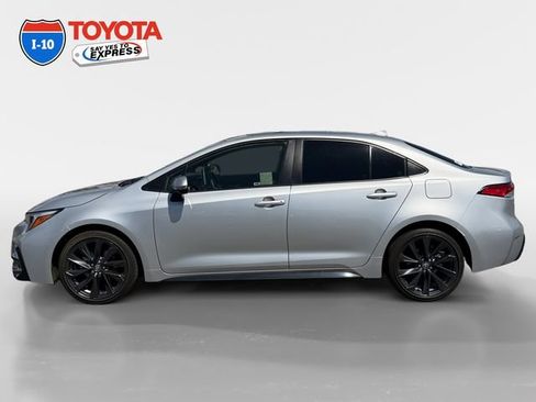Used 2025 Toyota Corolla SE w/ SE Premium Package FWD image 2