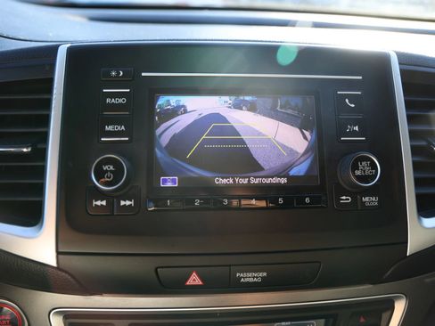 Used 2019 Honda Pilot LX image 32