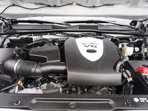 Used 2019 Toyota Tacoma Limited image 9