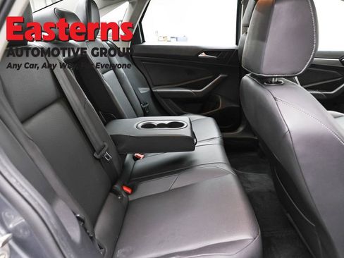 Used 2020 Volkswagen Jetta SE w/ SE Cold Weather Package image 24