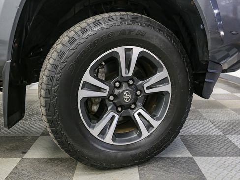 Used 2016 Toyota Tacoma TRD Off-Road image 15