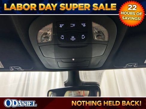 Used 2025 Chrysler Pacifica Select FWD image 19