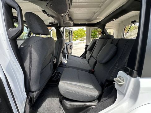 Used 2024 Jeep Wrangler Unlimited AWD/4WD image 30