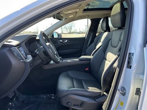 Certified 2025 Volvo XC60 B5 Core image 18