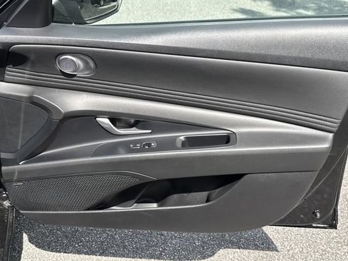 Certified 2023 Hyundai Elantra Limited FWD image 14