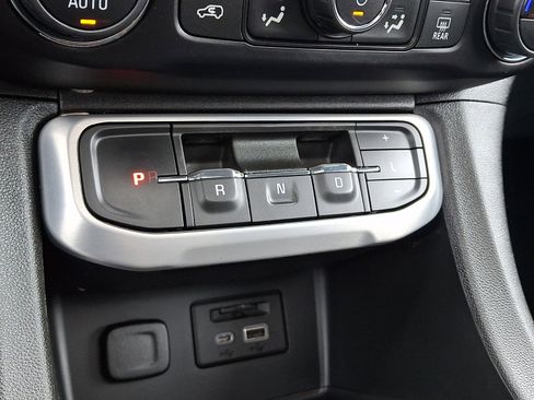 Used 2022 GMC Acadia SLT w/ Elevation Edition image 18