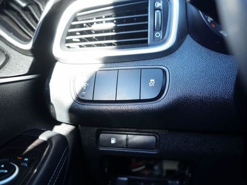 Used 2018 Kia Sorento LX image 25