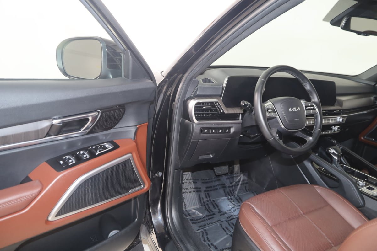 Used 2024 Kia Telluride EX w/ EX Captain's Chair Package FWD image 48