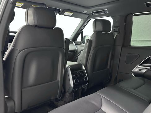 Used 2025 Land Rover Range Rover Long Wheelbase SE image 13