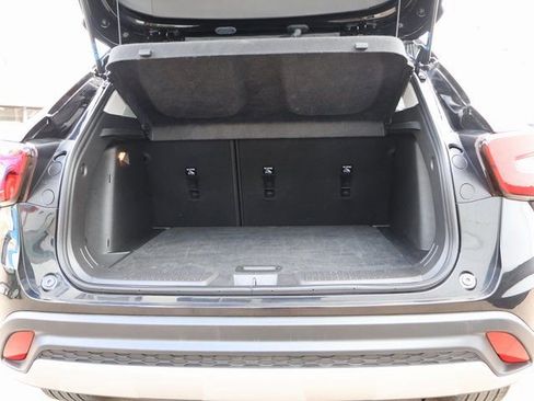 Certified 2025 Chevrolet Trax LT FWD image 19