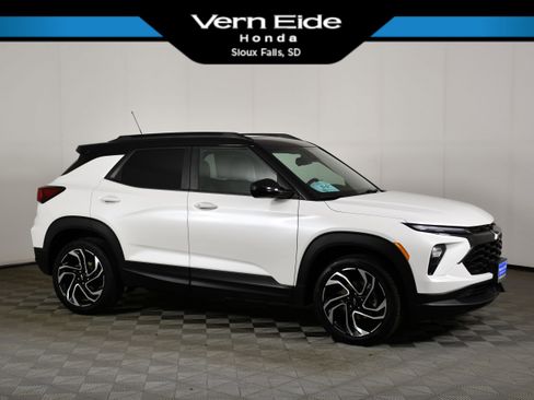 Used 2025 Chevrolet TrailBlazer RS w/ Convenience Package AWD/4WD image 1