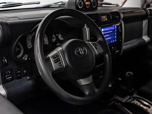 Used 2014 Toyota FJ Cruiser 4WD w/ Convenience Package image 24