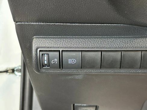 Used 2021 Toyota Corolla LE image 18