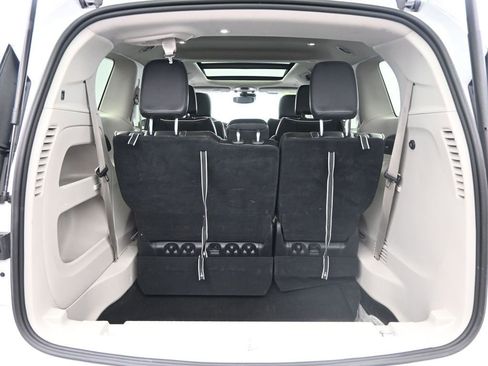 Used 2023 Chrysler Pacifica Limited image 29