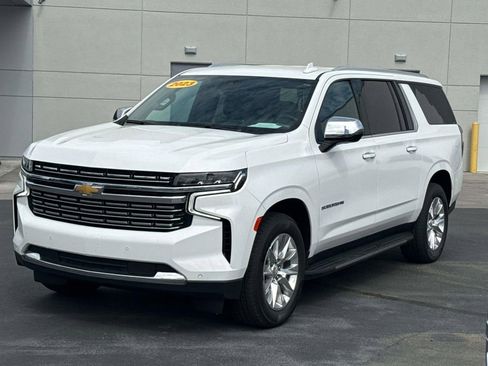 Used 2023 Chevrolet Suburban Premier image 3