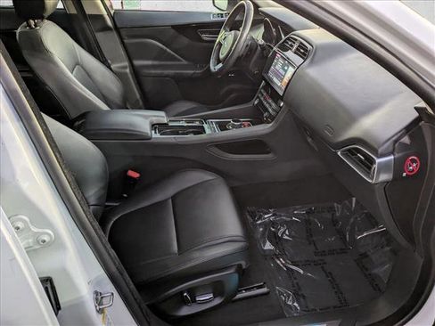 Used 2019 Jaguar F-PACE Premium image 22