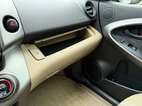 Used 2011 Toyota RAV4 4WD image 22