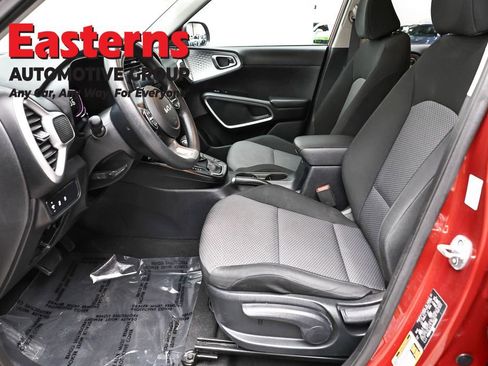 Used 2023 Kia Soul LX w/ Option Group 015 FWD image 14