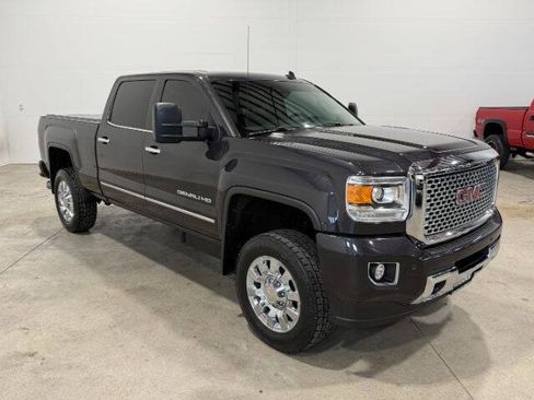 Used 2015 GMC Sierra 2500 Denali w/ Duramax Plus Package AWD/4WD image 6