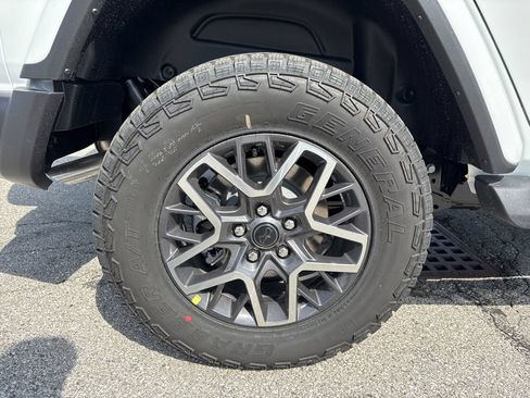 New 2026 Jeep Wrangler Unlimited Sahara AWD/4WD image 12