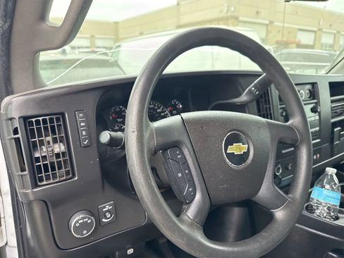 Used 2017 Chevrolet Express 2500 image 5