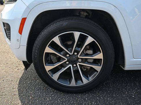 Used 2022 Jeep Grand Cherokee Overland w/ Adv Protech Group III AWD/4WD image 12