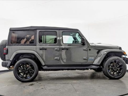 Used 2023 Jeep Wrangler Unlimited Sahara image 9
