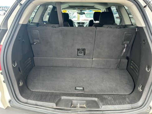 Used 2011 Chevrolet Traverse LT w/ Personal Connectivity Package image 18