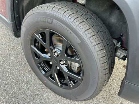 Used 2025 Jeep Grand Cherokee Laredo AWD/4WD image 15