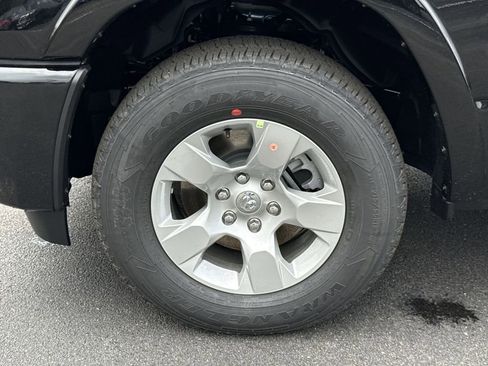 New 2026 RAM 1500 4x4 Crew Cab image 10