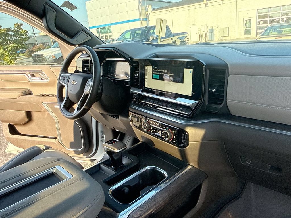 Used 2022 Chevrolet Silverado 1500 LTZ AWD/4WD image 27