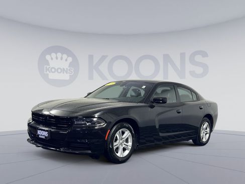 Used 2019 Dodge Charger SXT w/ Leather Interior Group RWD image 5