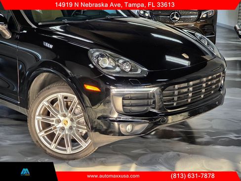 Used 2018 Porsche Cayenne Platinum Edition w/ Premium Package image 2