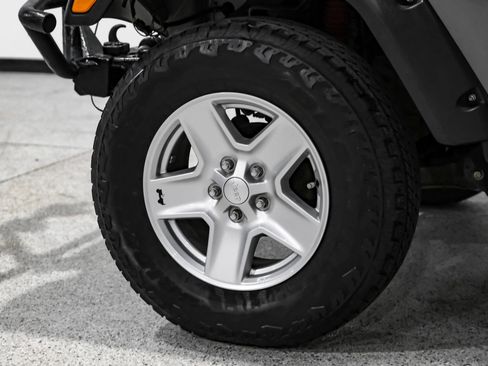 Used 2004 Jeep Wrangler Rubicon w/ Dual Top Group image 46