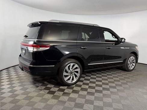 Used 2024 Lincoln Navigator Reserve image 6