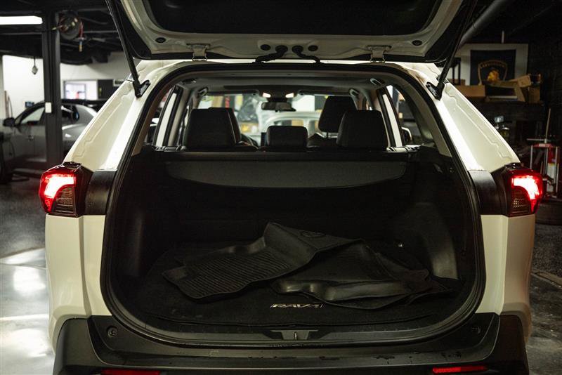 Used 2019 Toyota RAV4 XLE w/ Carpet Mat Package FWD image 7