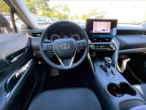 Used 2023 Toyota Venza LE AWD/4WD image 6