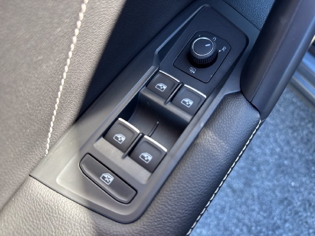 Certified 2023 Volkswagen Tiguan SE R-Line AWD/4WD image 26
