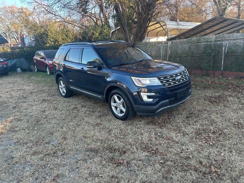 Used 2017 Ford Explorer XLT w/ Equipment Group 202A image 6