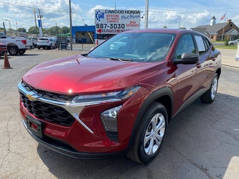 Used 2024 Chevrolet Trax LS FWD image 7