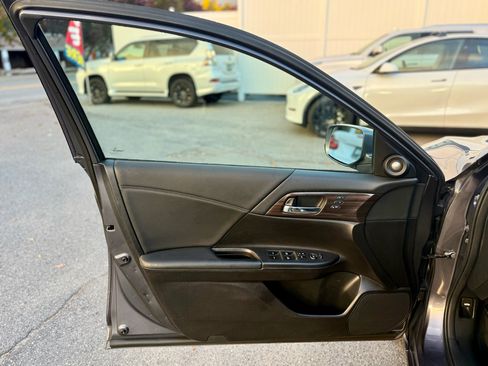 Used 2017 Honda Accord EX-L image 14