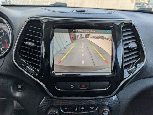 Used 2019 Jeep Cherokee Limited AWD/4WD image 19