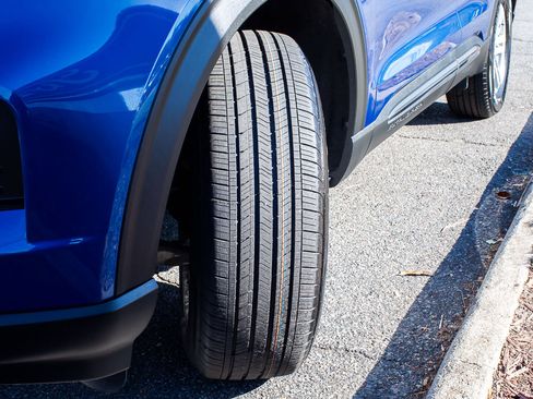 Certified 2022 Ford Explorer XLT w/ Equipment Group 202A image 9