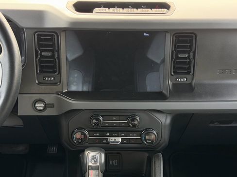 Used 2023 Ford Bronco Everglades image 32