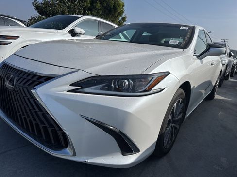 Used 2022 Lexus ES 300h image 2
