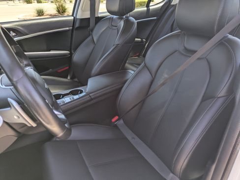 Used 2025 Genesis G70 2.5T RWD image 25