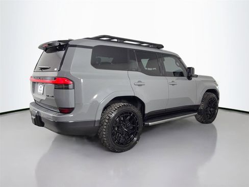 Used 2024 Lexus GX 550 w/ Accessory Package (31) AWD/4WD image 5