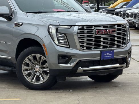 Used 2025 GMC Yukon Denali AWD/4WD image 2