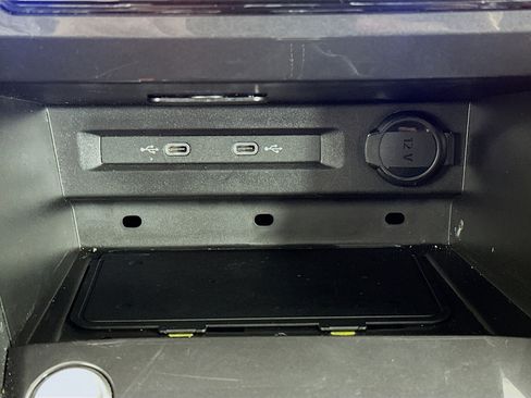 Used 2024 Volkswagen Tiguan SE image 25